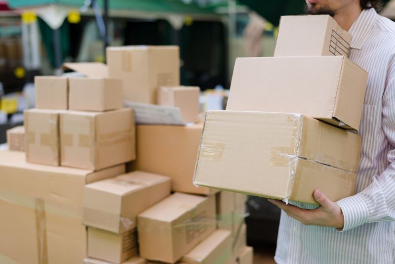 Local Packing And Moving